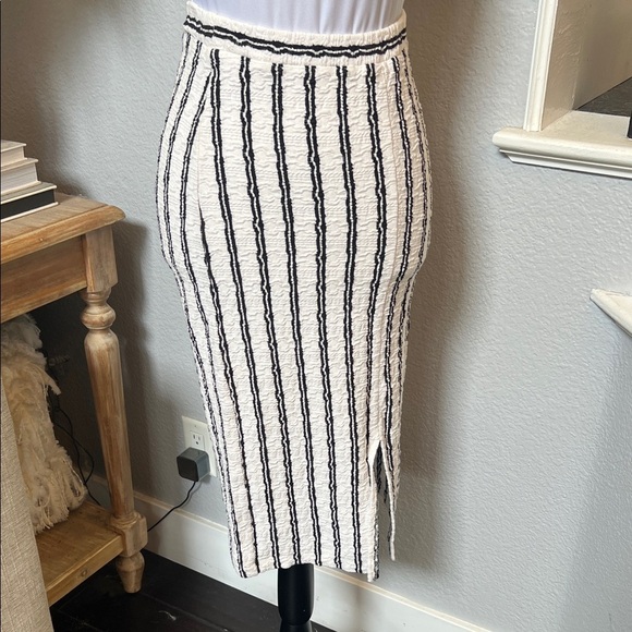 Anthropologie Dresses & Skirts - Anthropologie Maeve Black and White Striped Pencil Knee Length Skirt Size XS
